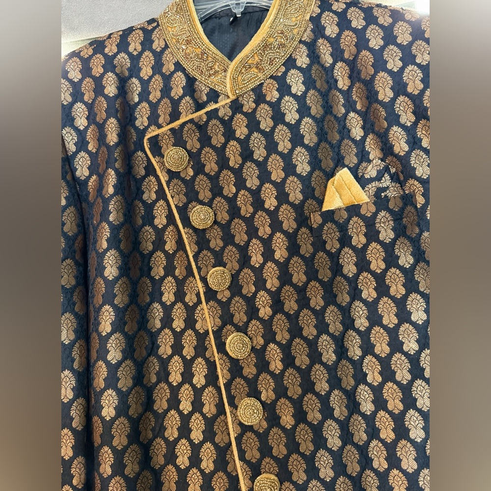 Men's Black and Gold Sherwani - Picture 3 of 4